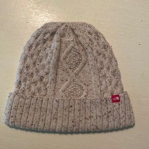 New never worn with the sale tag. The North Face unisex Beanie.